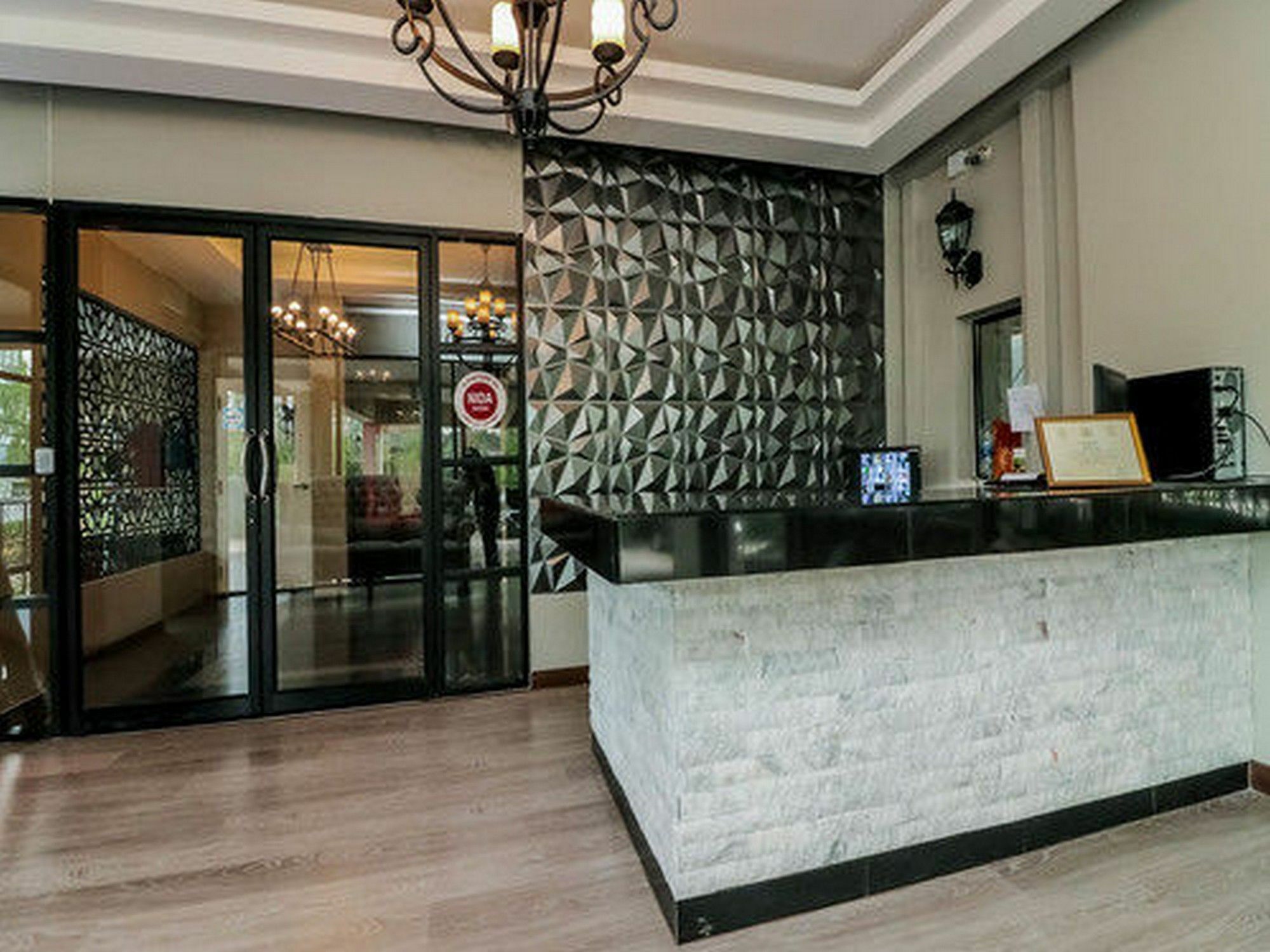 Marisa Residence Бангкок Экстерьер фото